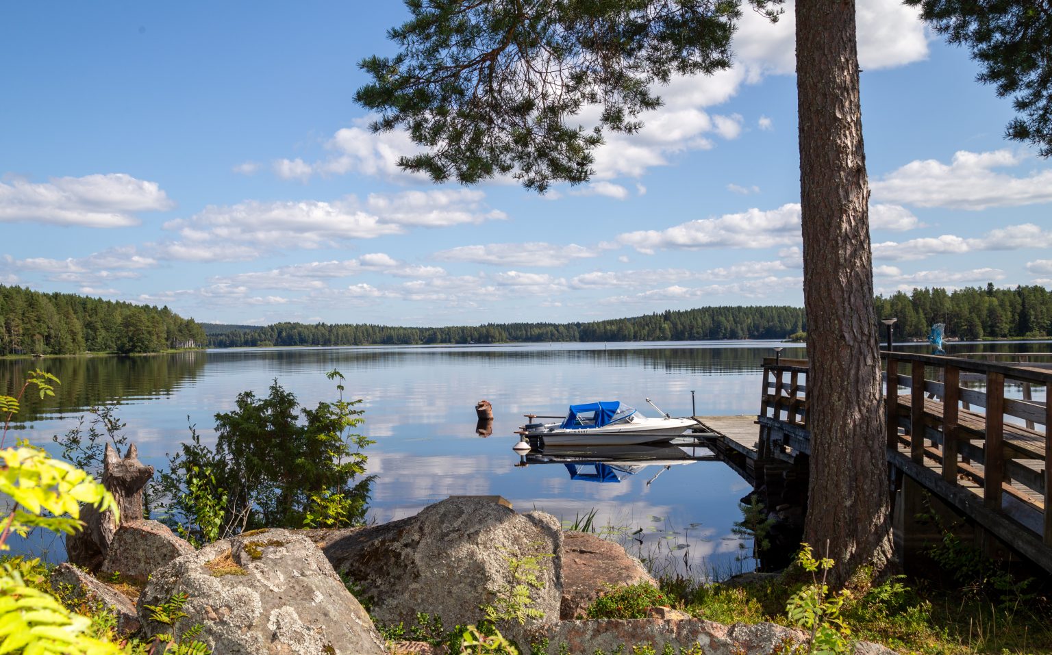 hotellimajoitus-loistavien-retkeilyreittien-keskella-02